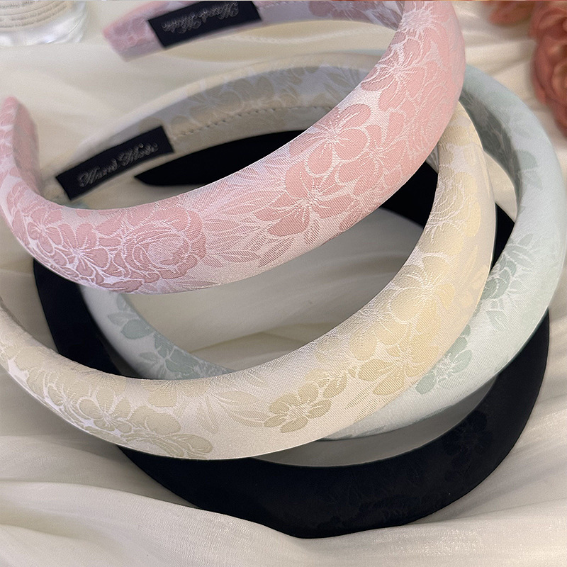 Fashion Women Embroidery Rose  - Embroidery Hoop ulasan dan harga